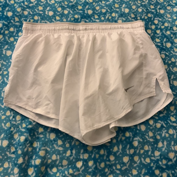 NIKE SHORTS - WHITE - MEDIUM - NEW - Picture 2 of 12
